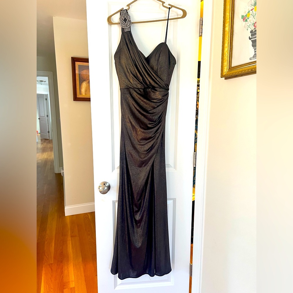 Size 4 gorgeous gown color navy blue shimmer gold